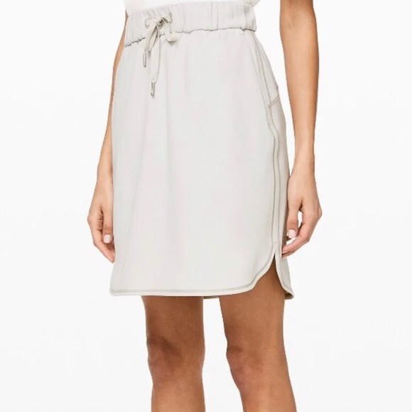 lululemon athletica Dresses & Skirts - Lululemon skirt size 4 - On The Fly